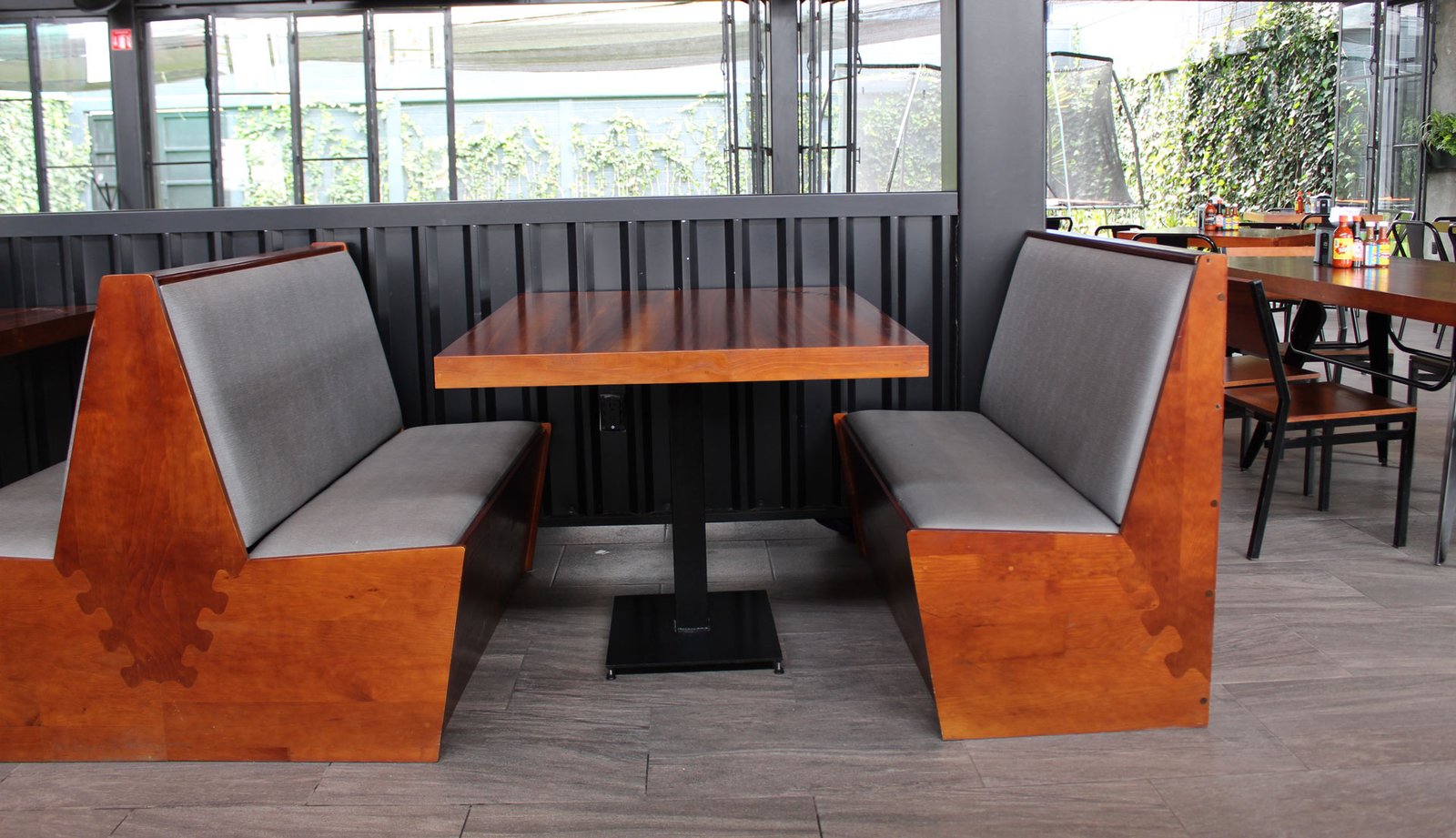 Booth-Base-madera-liso