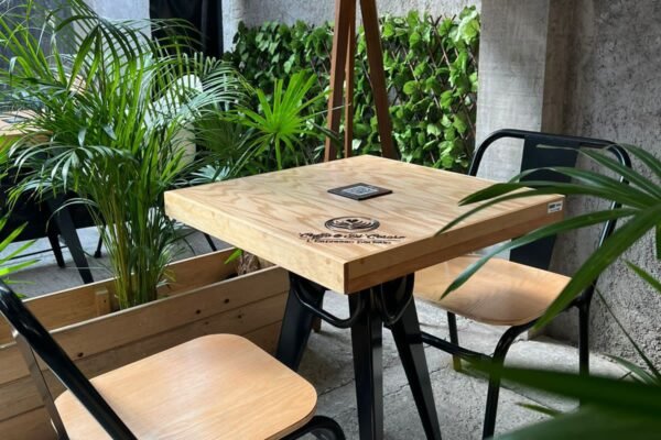 juego de mesas y sillas